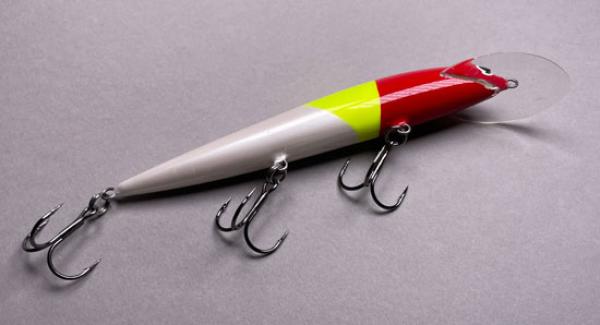 Karikko Wobbler, Länge: 13 cm, Farbe: Red Head 028, schwimmend, von Suomen Uistin The Finnish Lure Company (Jarmo Rapala)
